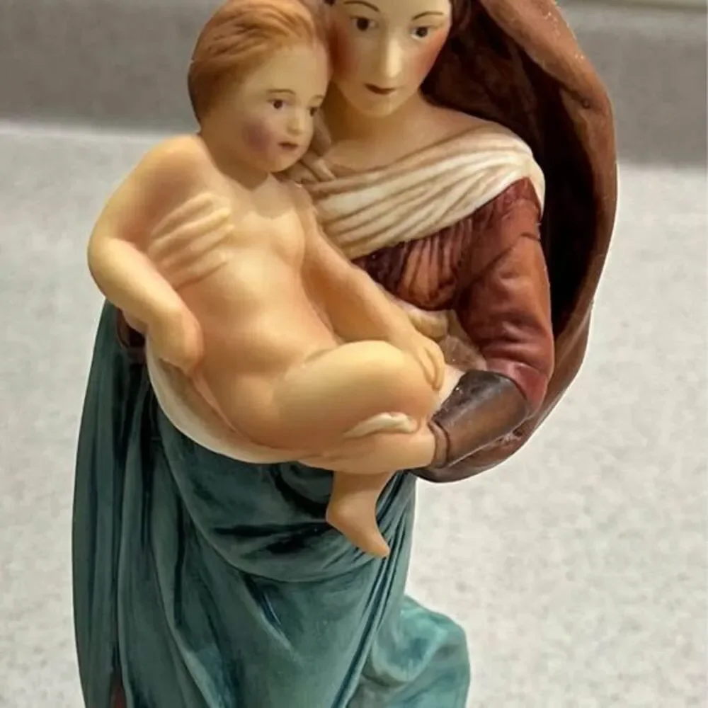 Sistine Madonna Hand Painted Fine Porcelain Figurine 1986 Franklin Mint